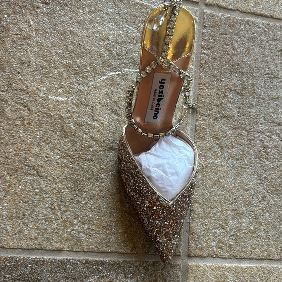 Fits like a 9 - Picture 2 of 5